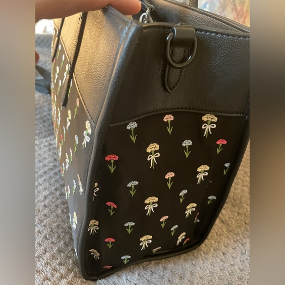 Betsey Johnson NWT Black Floral Tote Bag with Shoulder Strap Laptop Bag Purse - Picture 4 of 8